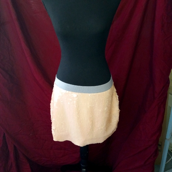 BCBGMAXAZRIA size medium sequin skirt peach or salmon colored - Picture 1 of 5